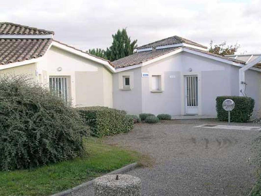 Camping Le Lomagnol  - Gîte 6 personnes - Grand Confort in Beaumont-de-Lomagne, Tarn-et-Garonne