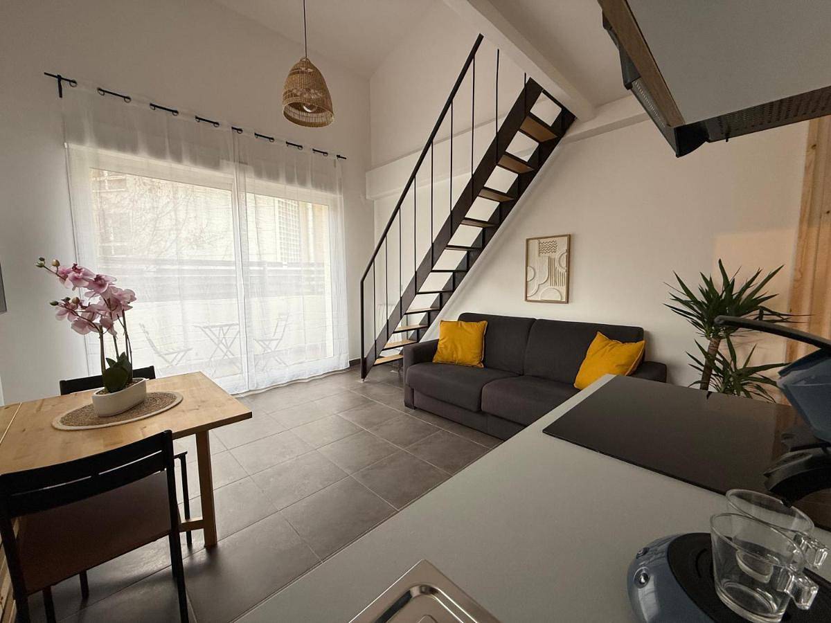 Appartement entier, Superbe F2 Duplex Proche Paris & Disneyland in Neuilly-sur-Marne, Seine-Saint-Denis