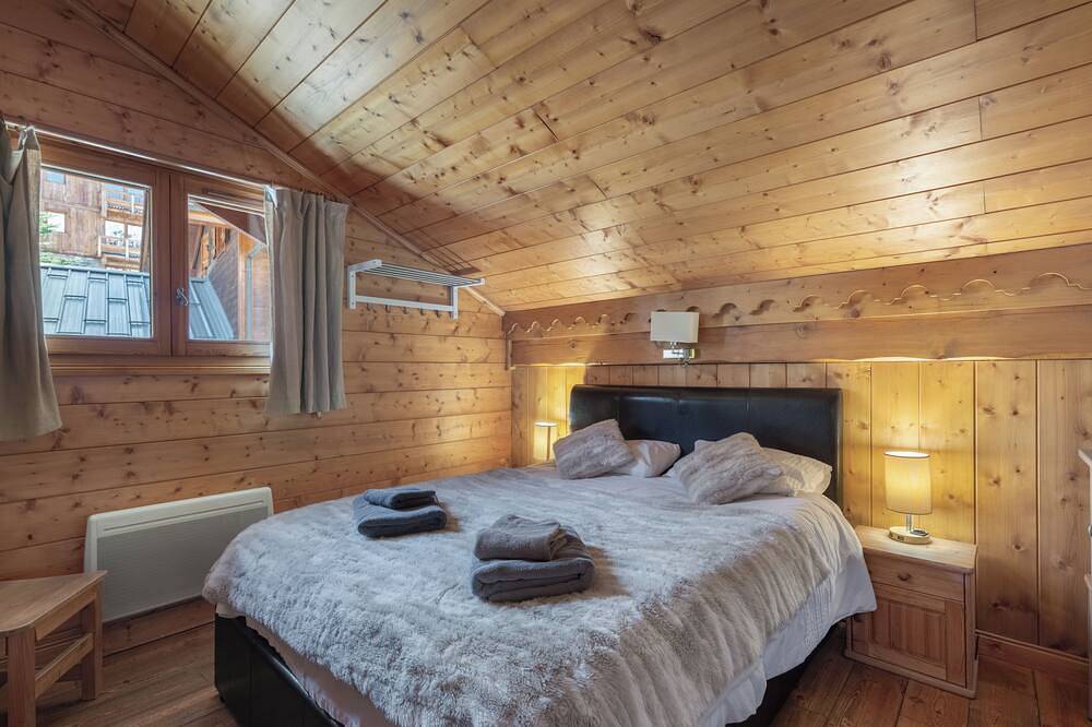 Fantastisches Chalet 120m Von Piste in den drei Tälern, Schlafmöglichkeiten für 12-14 in Les Menuires, Saint-Martin-de-Belleville