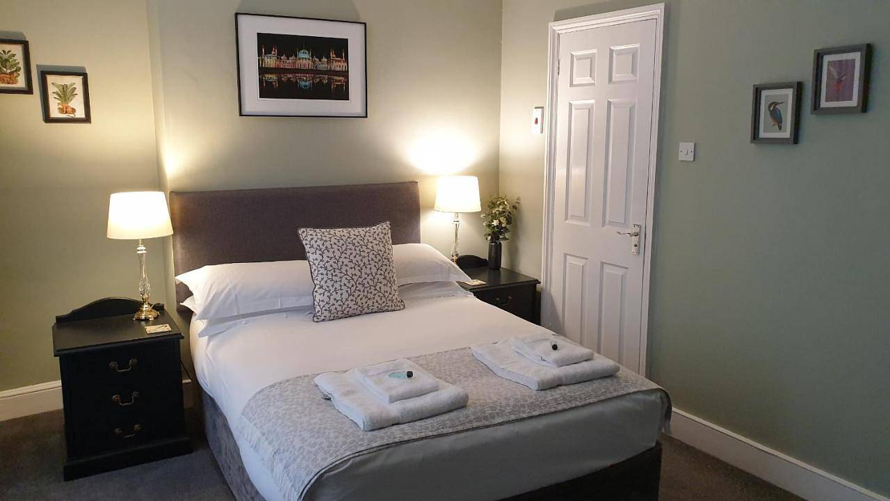 Single Room with Shared Toilet in Brighton, Sussex