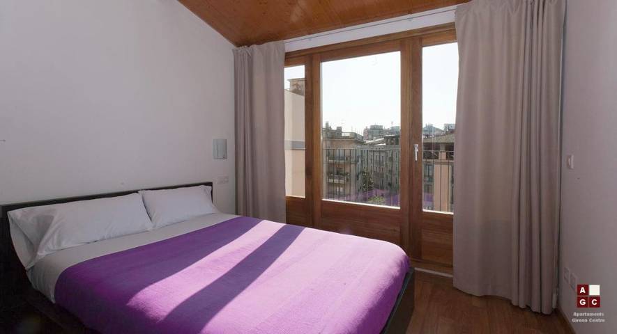 Ferienwohnung für 8 Personen, mit Terrasse und Ausblick in Girona - 4
