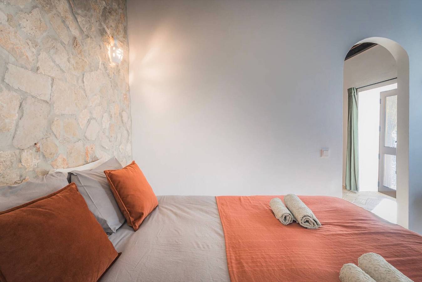 Holiday Home 'Casa Ferrobo - Amy' with Shared Pool, Wi-Fi and Air Conditioning in São Brás de Alportel, Faro District