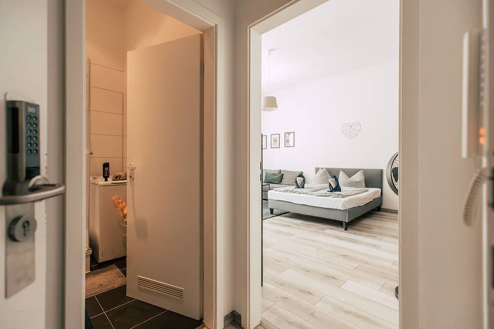 Apartamento entero, Luga Homes - Gewandhaus - Industrial Studio mit Küche und Balkon in Leipzig Mitte, Leipzig