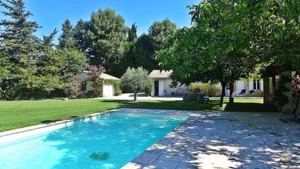 Cottage pour 7 personnes, avec terrasse et piscine ainsi que jardin et vue à Bouchet