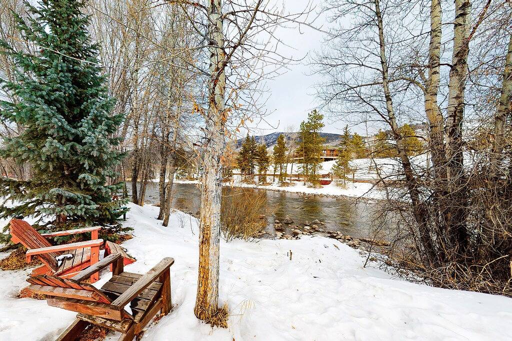 Ganze Wohnung, Mountain Condo by the River & Town w/ Shared Hot Tub, Private Balcony, & Wifi in Silverthorne, Arapaho and Roosevelt National Forests