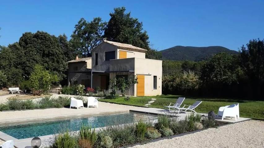 Location de vacances pour 7 personnes, avec Terrasse ainsi que Jardin et Piscine à Lauris