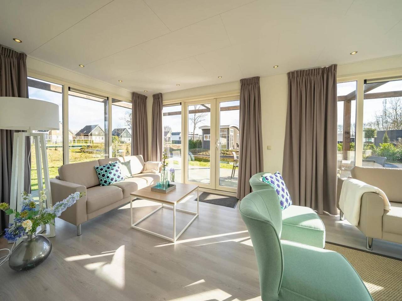 Gezellig Nederlands chalet met terras in Graft-De Rijp, Nederlandse kust