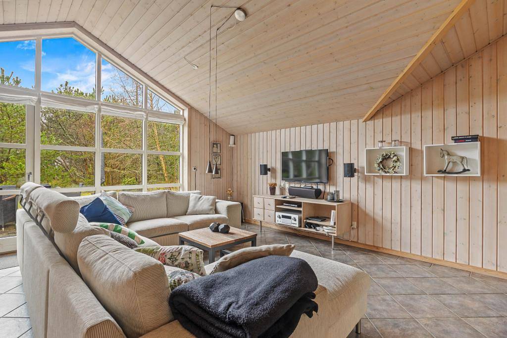 Modernes Reetdachhaus mit Sauna und Whirlpool in Nørre Nebel, Varde