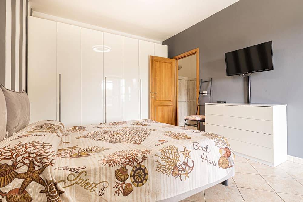 Ganze Wohnung, Ginevra Apartment in Seccheto, with equipped porch with splendid sea view, close to the center and t in Campo nell'Elba, Elba