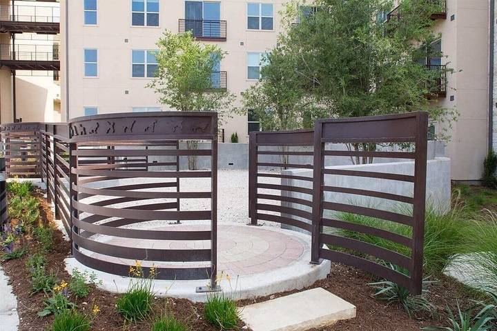 Apartment for 2 people, with yard and pool as well as balcony, with pets in Austin (TX)