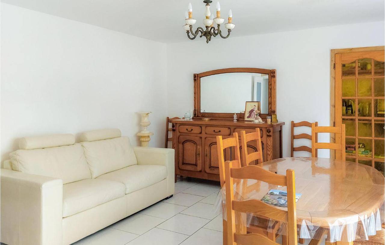 Three-Bedroom Holiday Home in Saint-Varent, Deux-Sèvres