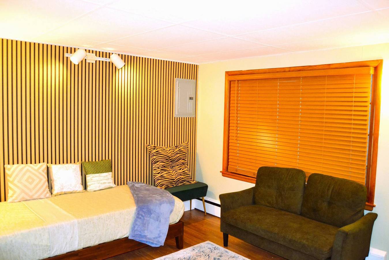 Ganze Wohnung, Red 4 Apartment – ​​erleben Sie den Komfort dieses charmanten in Grand Forks, Grand Forks County