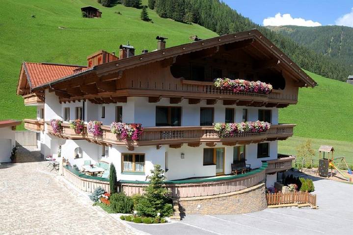 Ganze Ferienwohnung, Ferienwohnung "Rosenquarz" mit Frühstück in Madseit, Hintertux
