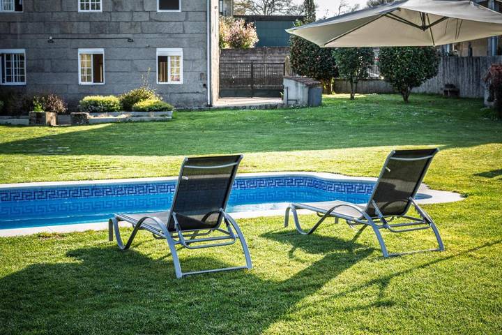 Apartamento para 9 personas, con Balcón y Terraza además de Jardín y Piscina en Cuntis