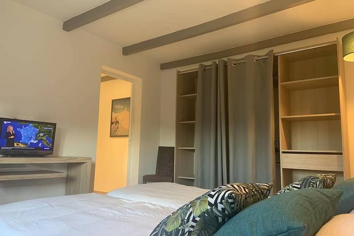 Entire villa in quiet, not overlooked location in Pernes-les-Fontaines, Parc naturel régional du Mont-Ventoux