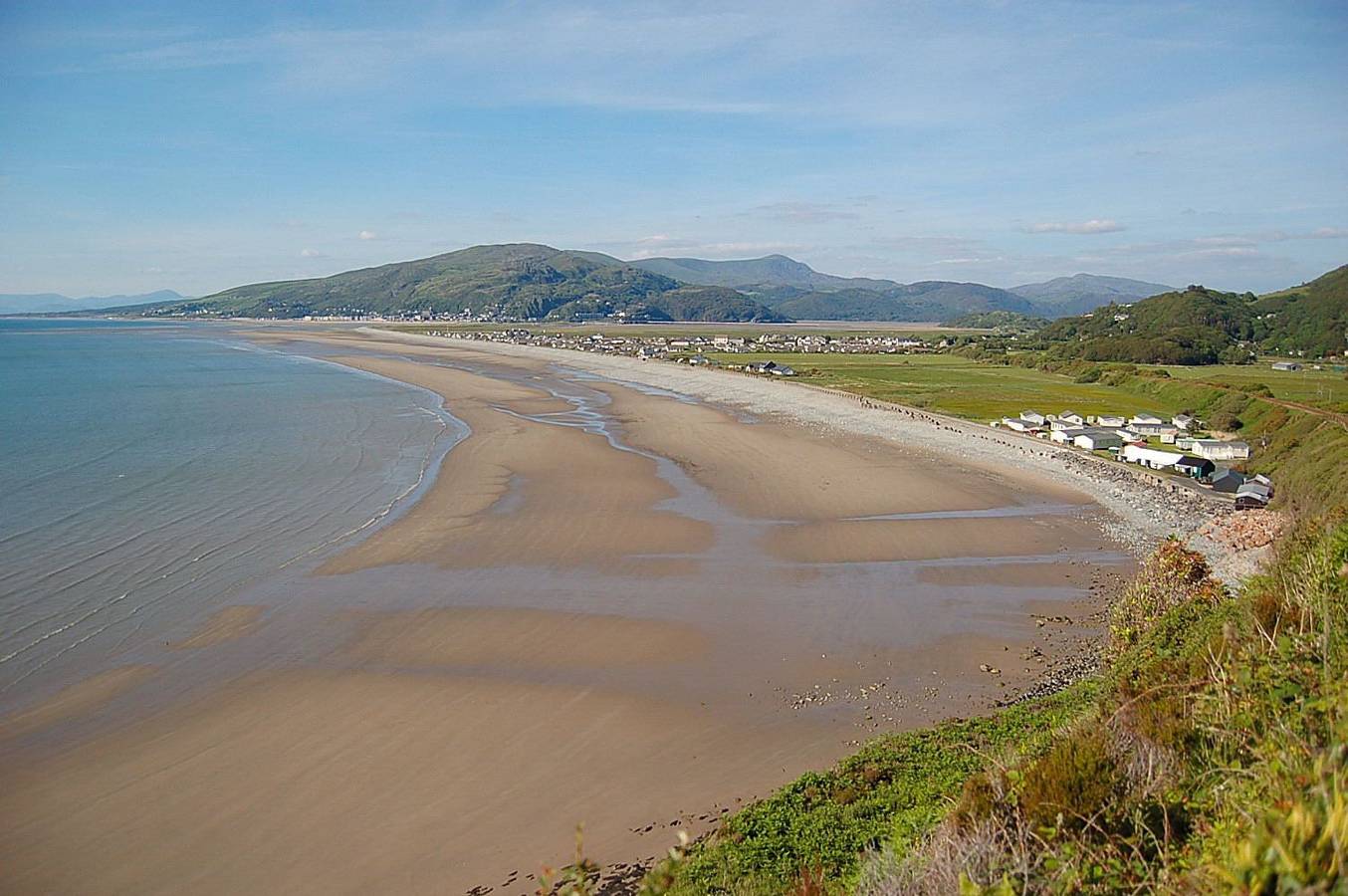 South View Cottage with Terrace and Coastal Views in Fairbourne, Snowdonia