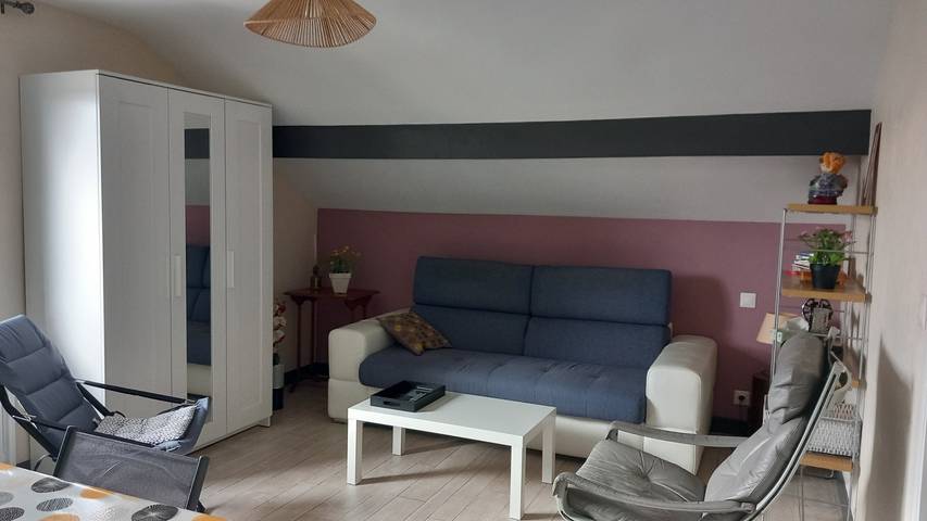Appartement de vacances pour 3 personnes, avec piscine ainsi que terrasse et jardin