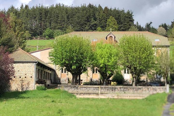 Gîte pour 2 personnes, avec jardin et terrasse à Viverols