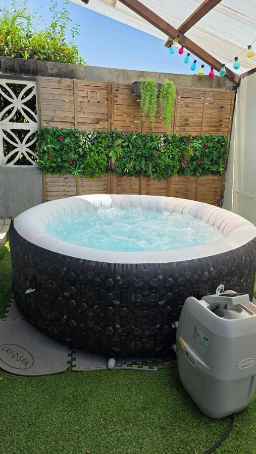 Appartement de vacances pour 2 personnes, avec jardin ainsi que jacuzzi et terrasse