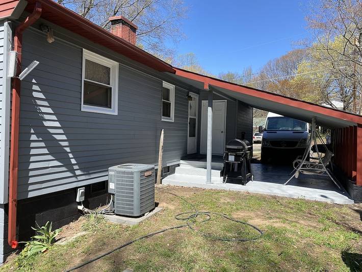 Vacation rental for 8 people, with yard and terrace, with pets in Winston-Salem