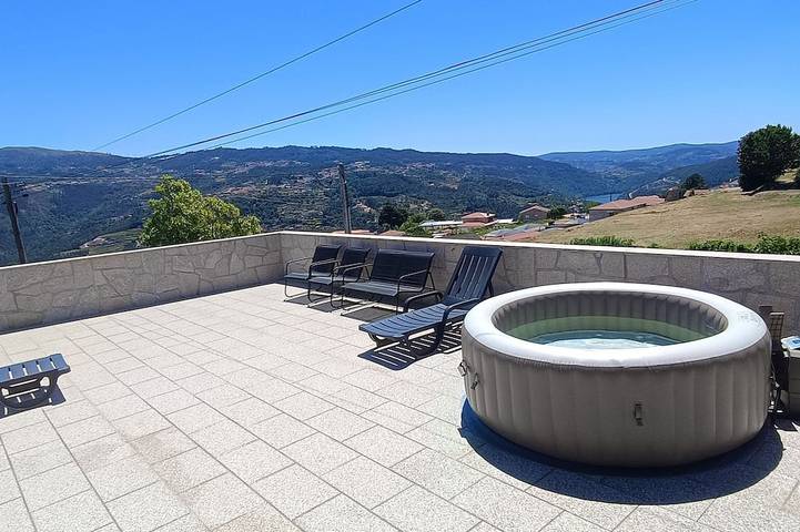 Maison de campagne pour 4 personnes, avec jardin et jacuzzi dans São Lourenço do Douro