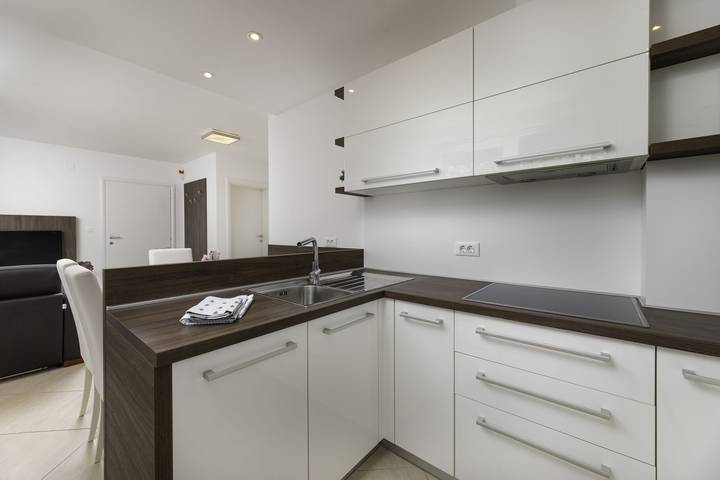 Ganze Wohnung, Ferienwohnung Seafront Maris - 2 in Soline, Krk