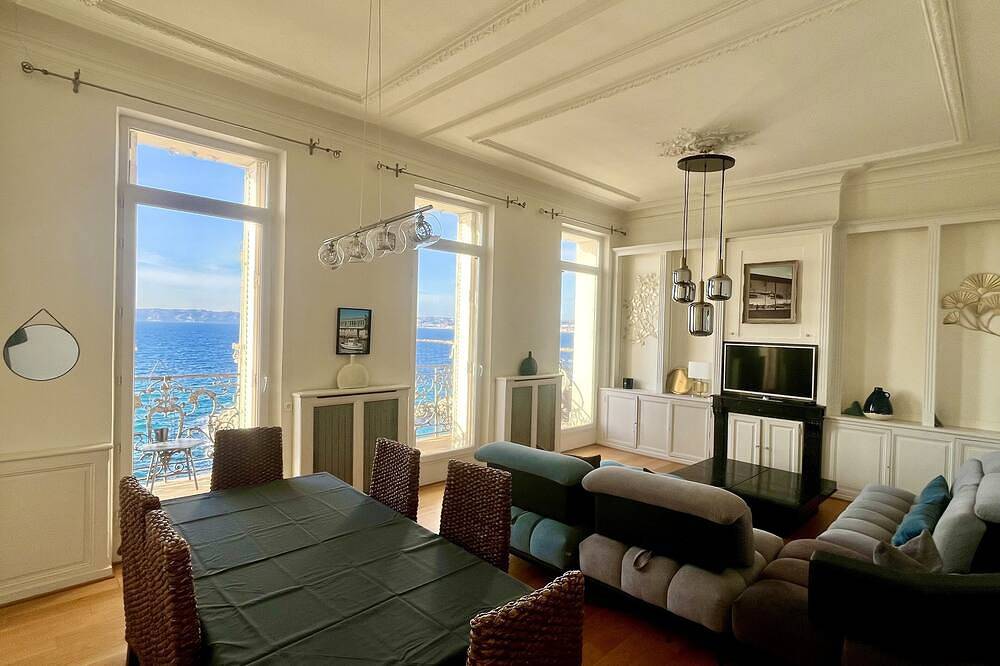 Appartement entier, Magnifique appartement avec balcon sur la célèbre Corniche Kennedy face à la mer in Marseille, Région de Marseille