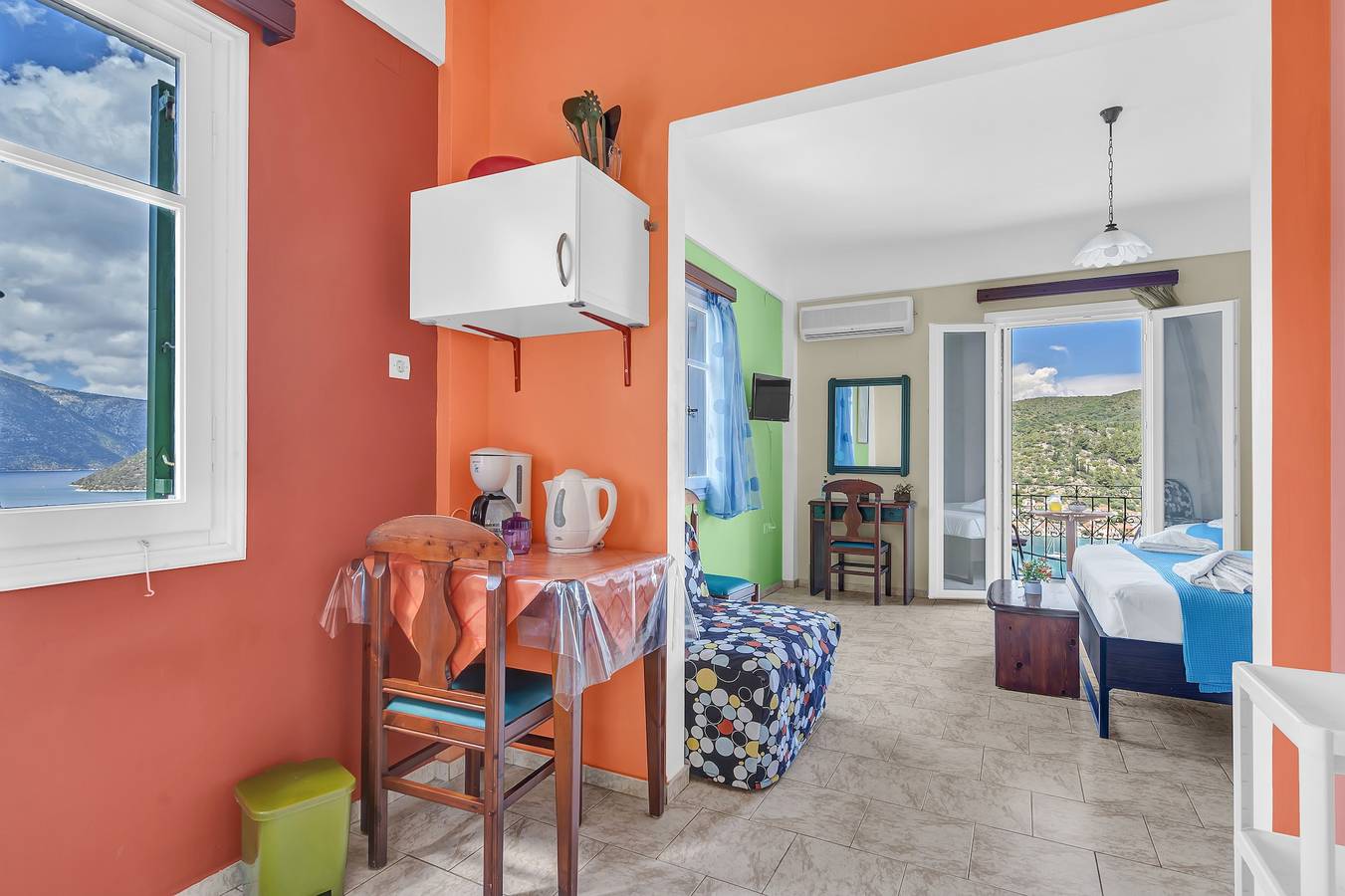 Monolocale intero, Monolocale 'Veronis 7' con vista mare, piscina condivisa e Wi-Fi in Vathy, Itaca