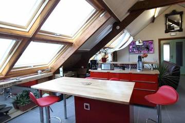 Gîte pour 17 personnes, avec jardin ainsi que terrasse et piscine à Esvres