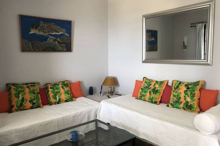 Private ground flat  for a family with 2 children in a beautiful Cycladic Villa in Tinos