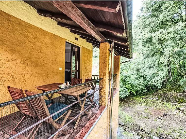 Entire apartment, 3 Rooms 6 People in Comune di Arona, Lago Maggiore (Piemonte)