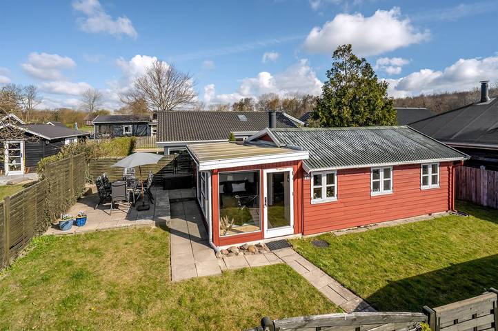 Ferieudlejning for 4 personer, med Terrasse og Have i Thurø