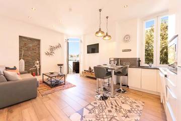 Gîte pour 6 personnes, avec balcon dans Gare De Cannes