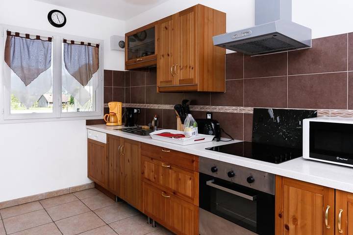 Gîte pour 8 personnes, avec jardin et terrasse, animaux acceptés dans Parc naturel régional de la Chartreuse - 2