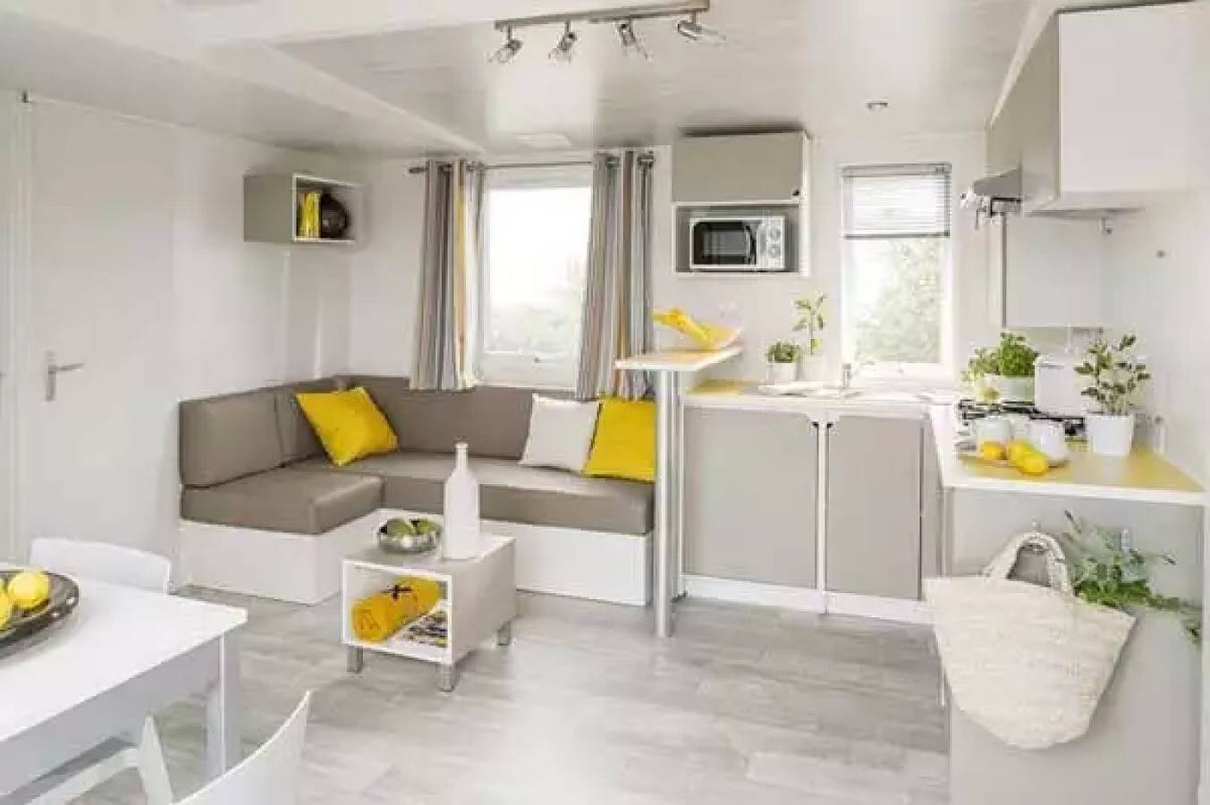 Zecamping 4 étoiles pataugeoire chiens acceptés club enfant locatif Tv in Carennac, Lot