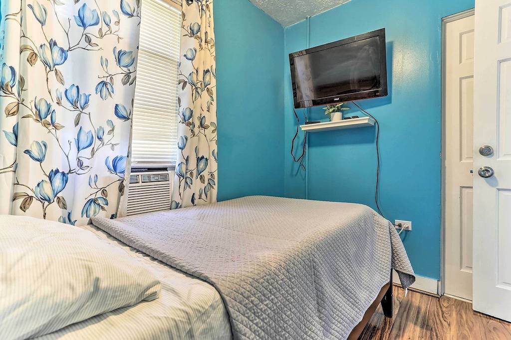 8 Mi to Metlife Stadium: Pet-Friendly Home w/ Yard in Teaneck Township, Bergen County