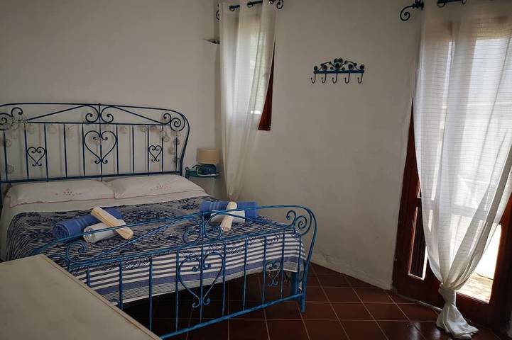Semi-detached seafront terraced house with private garden Iun P5807 Villino 1. in Villaggio Mandorli, Villasimius