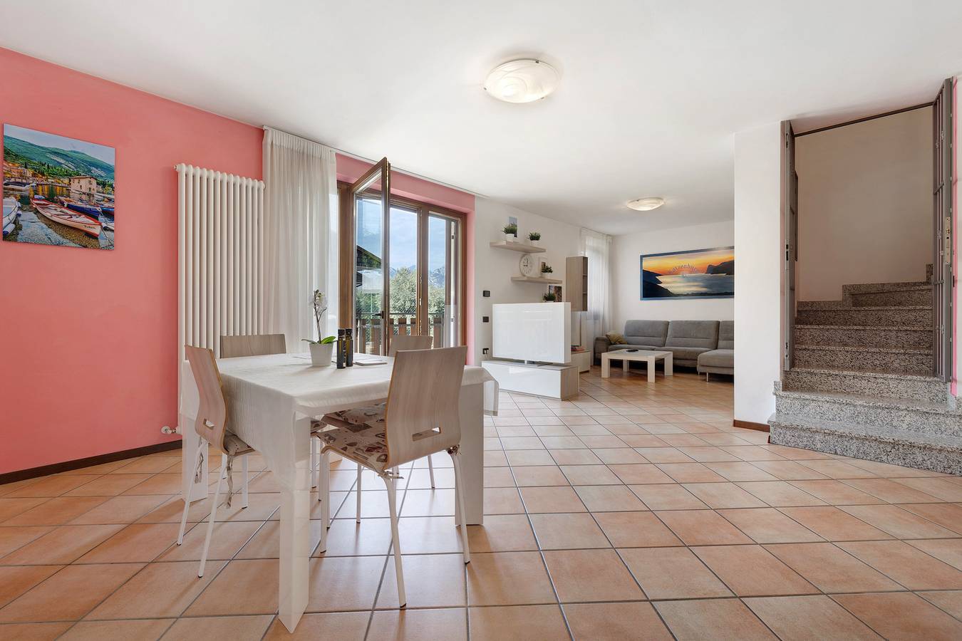 Villa 'Katzemburg 9999' con vista sul lago, giardino privato e Wi-Fi in Bolognano (Arco), Arco