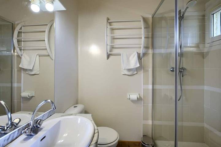 Gîte pour 4 personnes, avec terrasse ainsi que piscine et jardin à Saint-Caprais-de-Bordeaux - 4