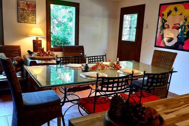 Location de vacances pour 5 personnes, avec Jacuzzi ainsi que Terrasse et Jardin à Le Vaudoué