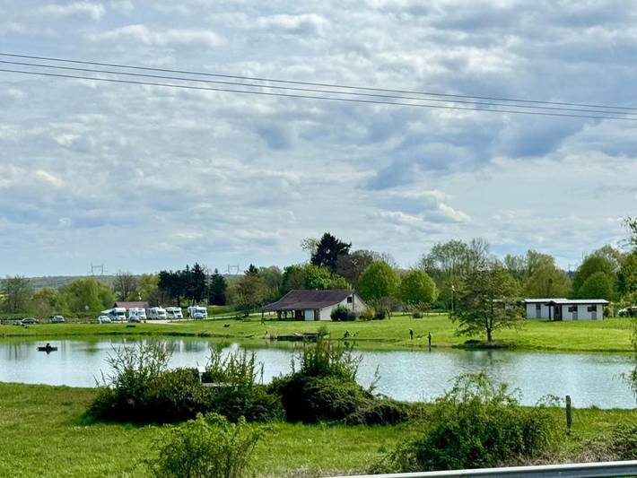 Gîte pour 4 personnes, avec vue ainsi que terrasse et vue sur le lac dans Socourt - 4