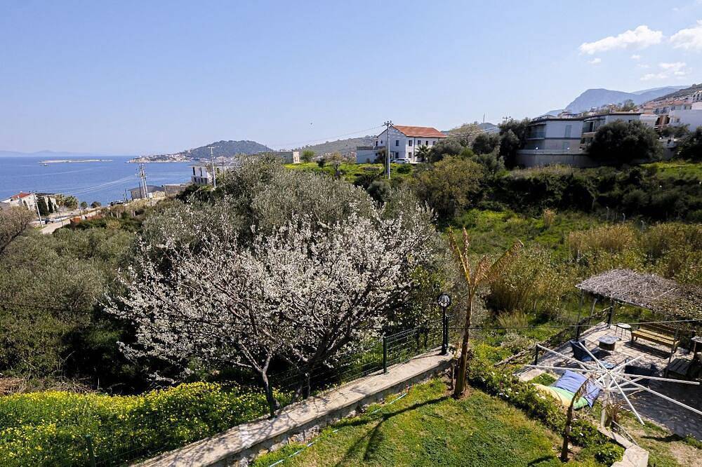 70 m2 apartment located 200 meters from the sea,offering a magnificent view in Provinz Izmir