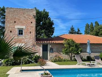 Chambre d’hôte pour 4 personnes, avec vue ainsi que piscine et jardin à Le Temple-sur-Lot