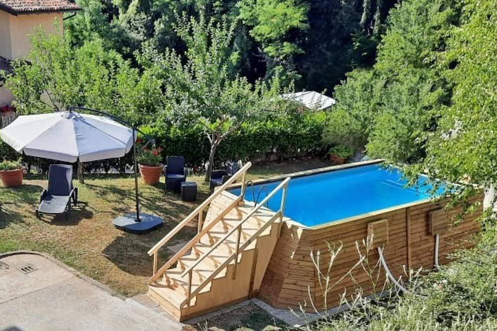 Matilde, Villa, own pool,  edge of village, walking distance of facilities in San Romano in Garfagnana, Garfagnana