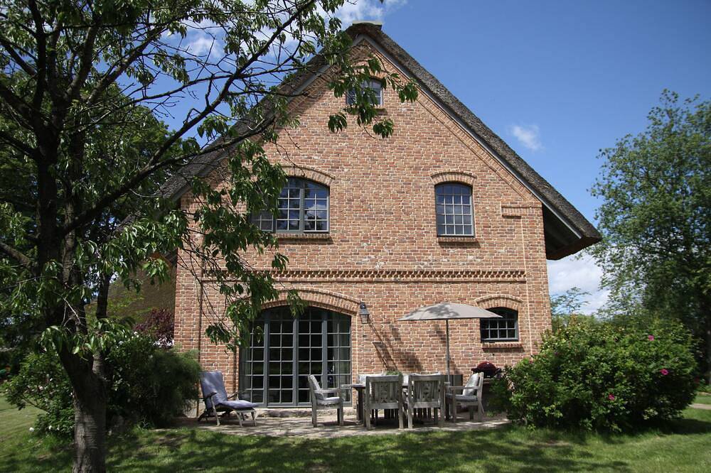 Exklusives Ferienhaus unter Reet in traumhafter holsteiner Landschaft in Rendsburg-Eckernförde