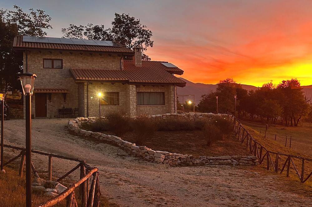 Villa in Majella National Park near the Celestine hermitages. in Roccamorice, Parque Nacional de la Majella