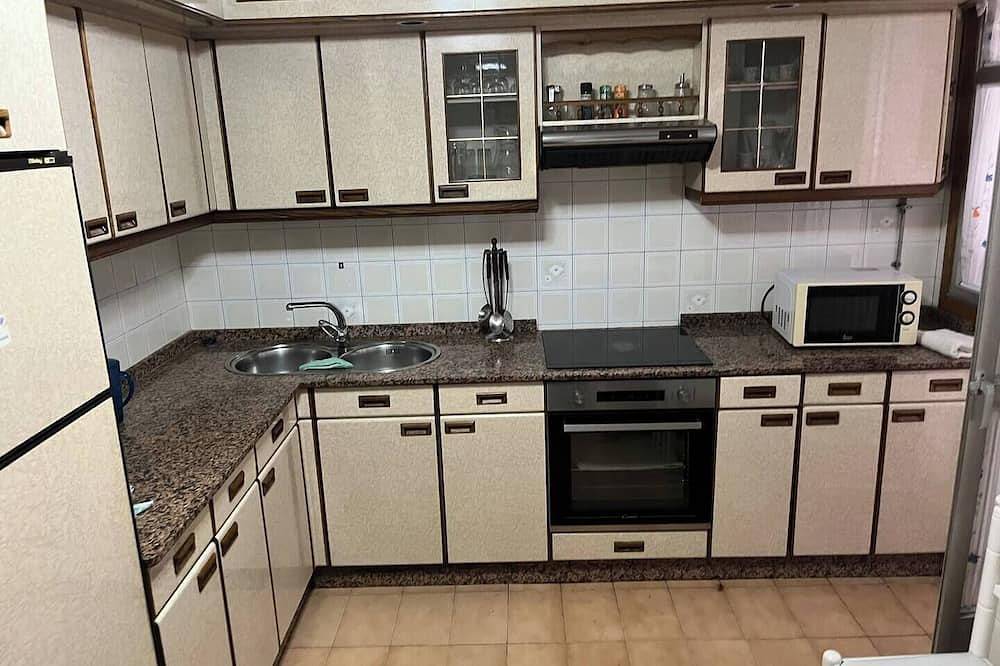 Entire apartment, Apartment Artur ( near the spa ) Rúa Astureses in O Carballiño, Ourense Region