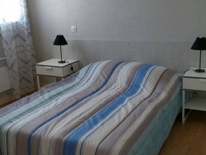 Ganze Wohnung, Zentrales T3-Apartment in La Roche-Posay mit Pool, Terrasse und Wlan in La Roche-Posay, Vienne