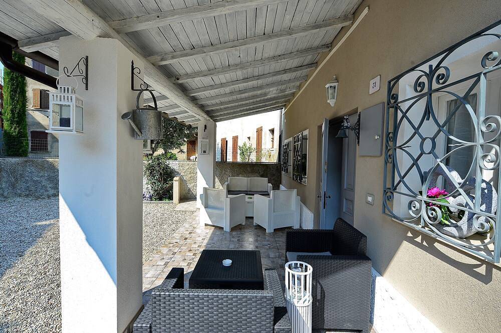 Residence at the Castle. Room in medieval village 10 minutes from Lake Garda in Monzambano, Mantua Provinz