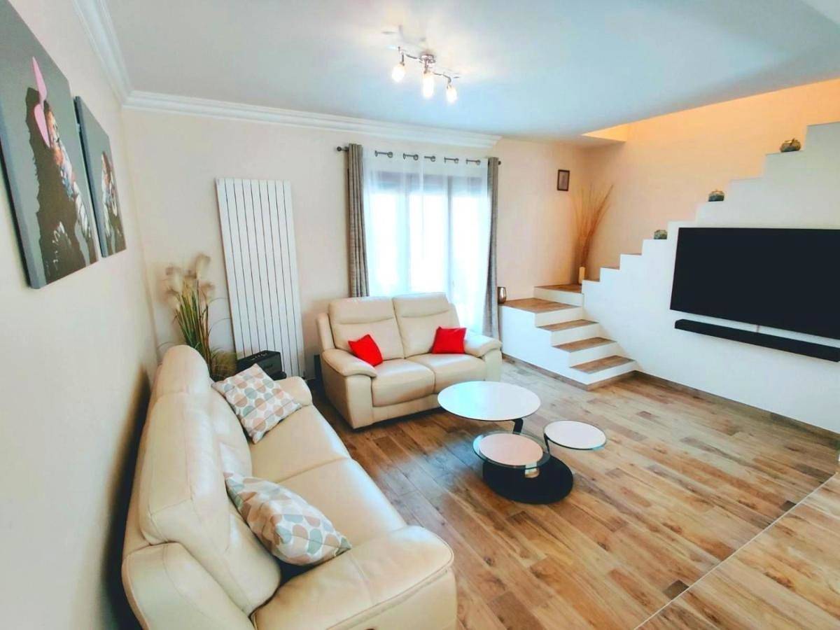 Appartement entier, Maison 190m2 - Entre Paris et Disneyland in Gagny, Seine-Saint-Denis